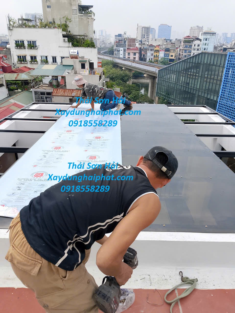 bang-bao-gia-thi-cong-tam-poly-gia-lam-mai-nhua-Ha-Noi-1