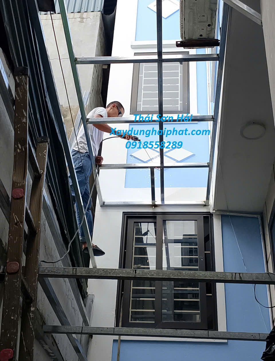 bang-bao-gia-thi-cong-tam-poly-gia-lam-mai-nhua-Ha-Noi-4