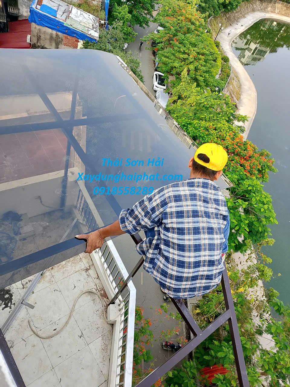 bang-bao-gia-thi-cong-tam-poly-gia-lam-mai-nhua-Ha-Noi-5