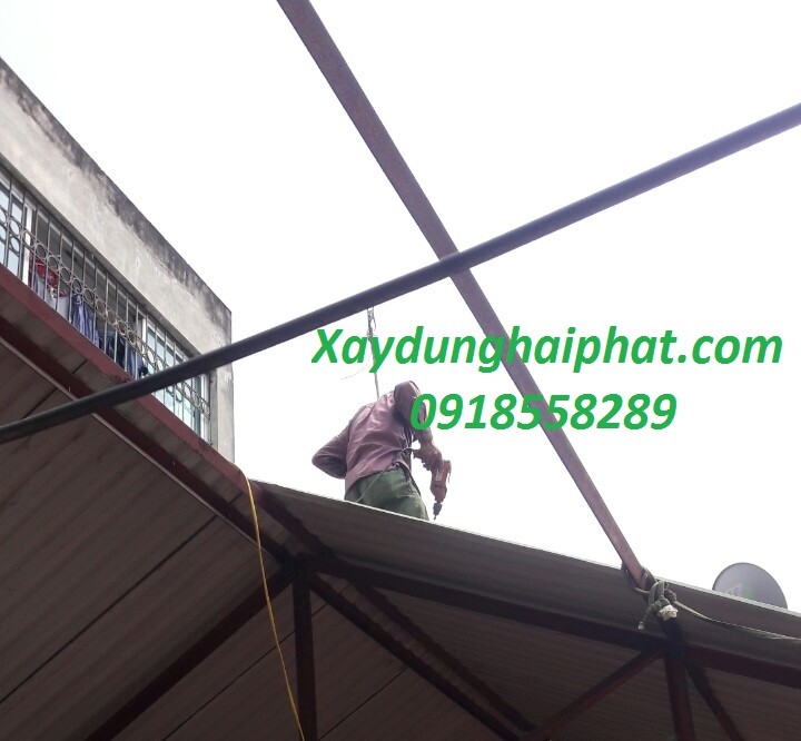 bao-gia-lam-nha-khung-sat-mai-ton-moi-nhat-ha-noi-2