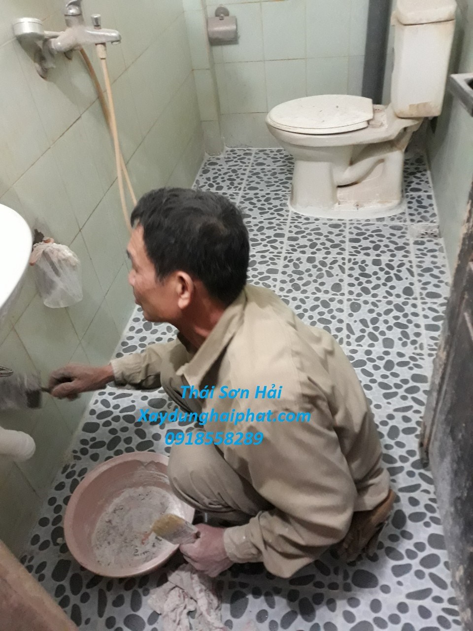 bien-phap-chong-tham-nha-tam-xu-ly-chong-tham-dot-nha-ve-sinh-hieu-qua-1