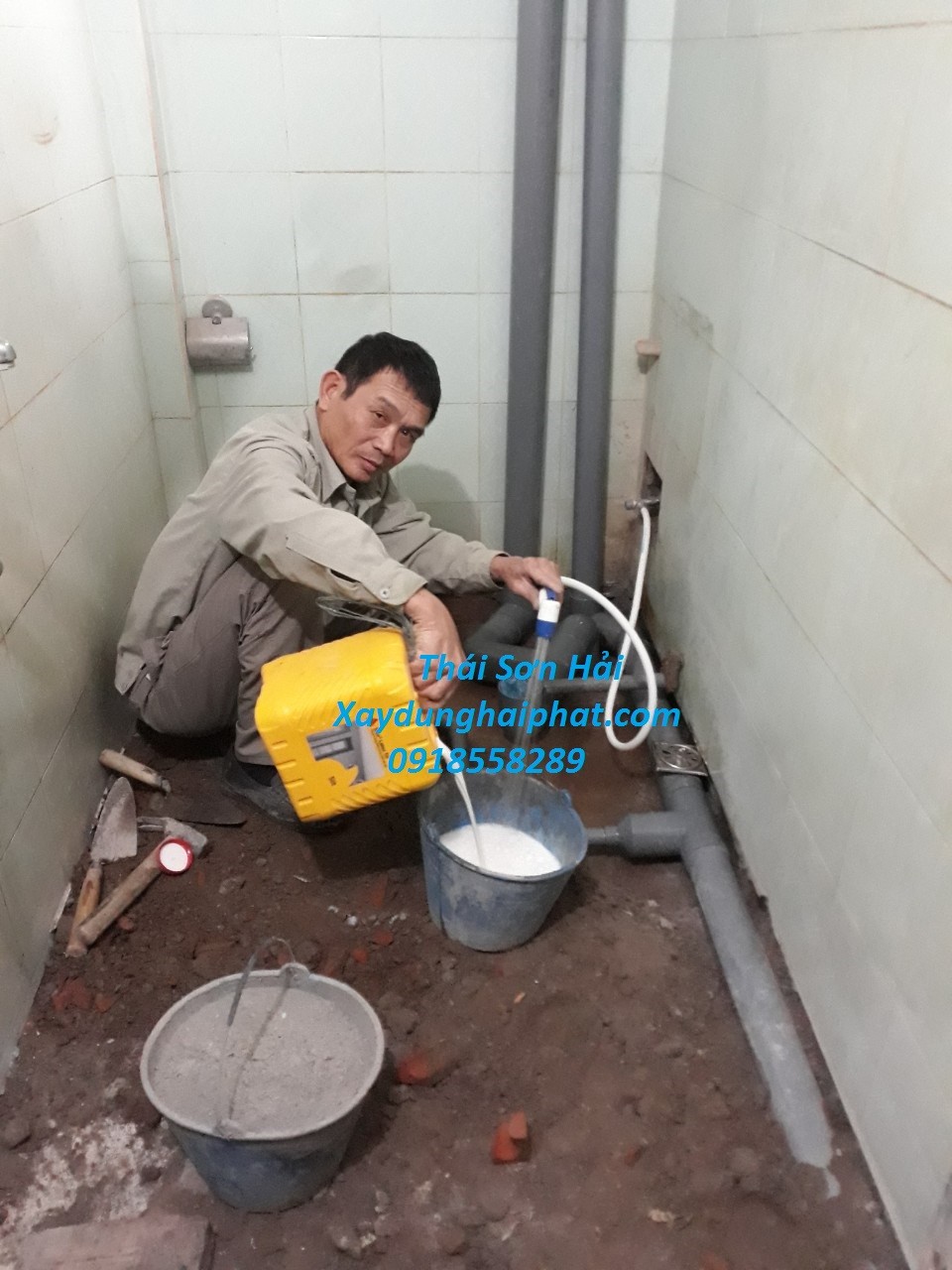 bien-phap-chong-tham-nha-tam-xu-ly-chong-tham-dot-nha-ve-sinh-hieu-qua-2
