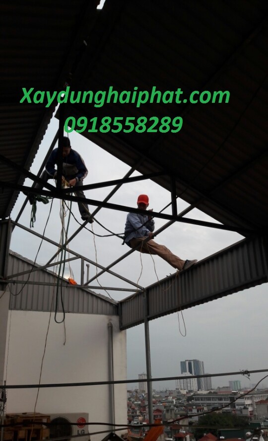 bien-phap-thi-cong-mai-ton-mai-nhua-kinh-chat-luong-ben-dep-2