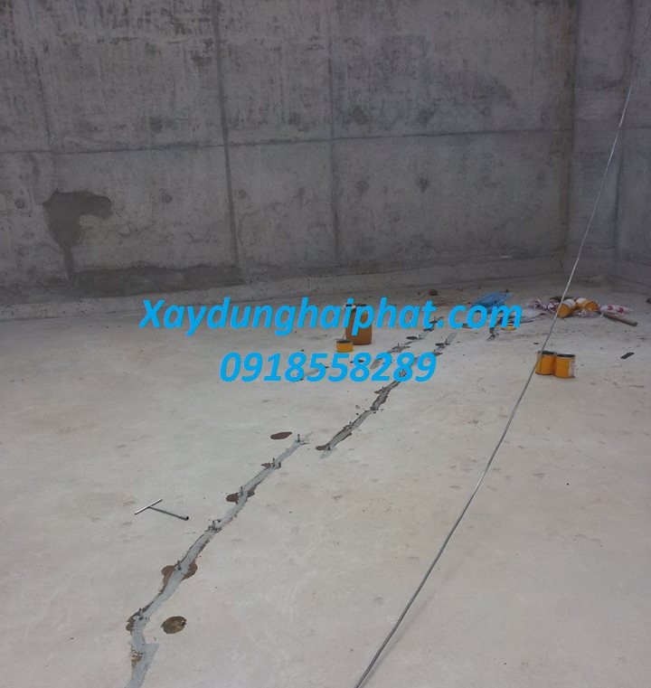 bom-keo-epoxy-xu-ly-nut-tuong-be-tong