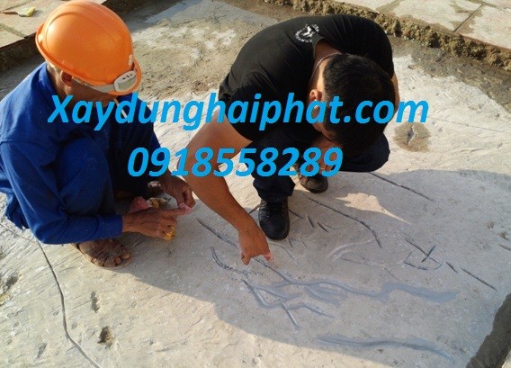 cach-chong-tham-tran-nha-bang-keo-chong-tham-tran-be-tong-1