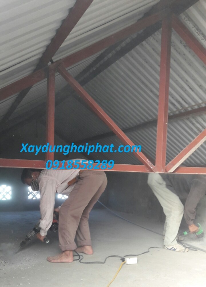 cach-chong-tham-tran-nha-bang-keo-chong-tham-tran-be-tong-2