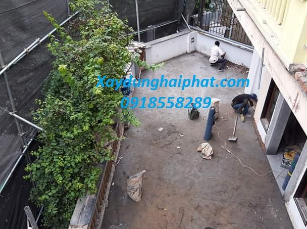 cach-xu-ly-vet-nut-tran-nha-chong-tham-khe-nut-chong-tham-noc-nha-dut-diem-3