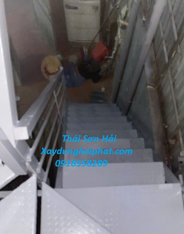 can-tho-lam-cau-thang-sat-uy-tin-tai-nha-lam-cau-thang-sat-cho-nha-pho-o-HN-5