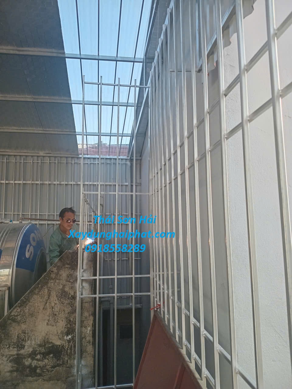 can-tim-don-vi-lam-chuong-cop-cau-thang-sat-san-thuong-o-HN-1