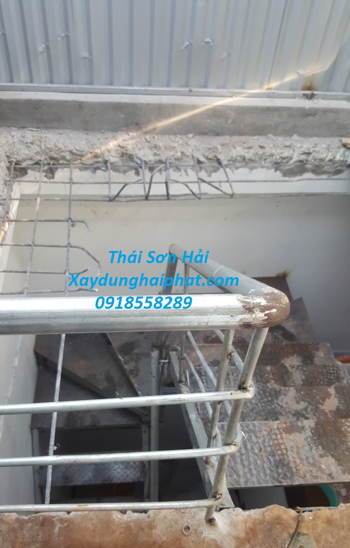 can-tim-don-vi-lam-chuong-cop-cau-thang-sat-san-thuong-o-HN-5