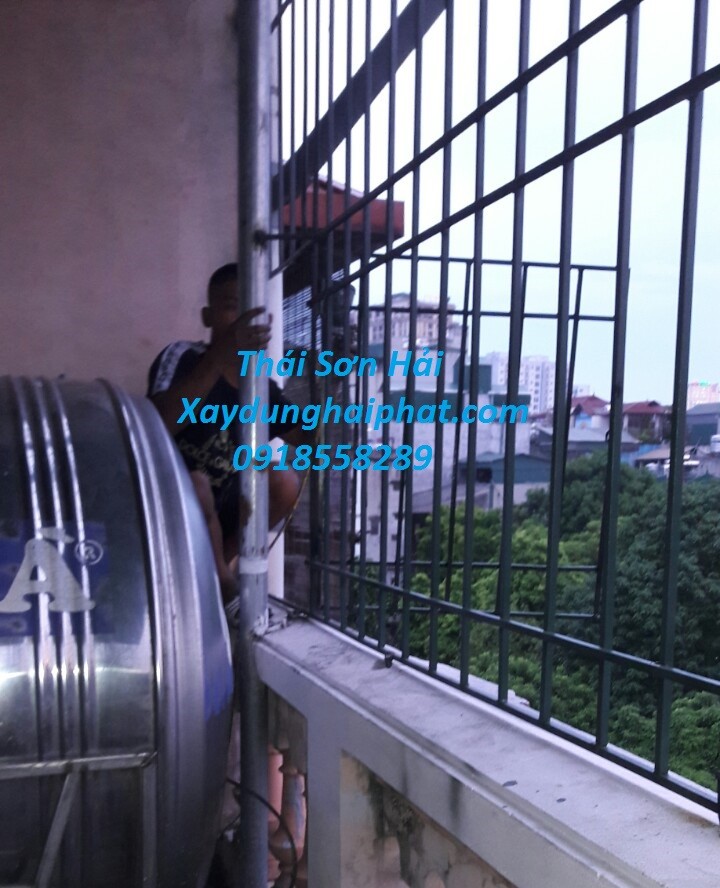 can-tim-tho-lam-khung-bao-ve-lam-chuong-cop-ban-cong-o-ha-noi-5