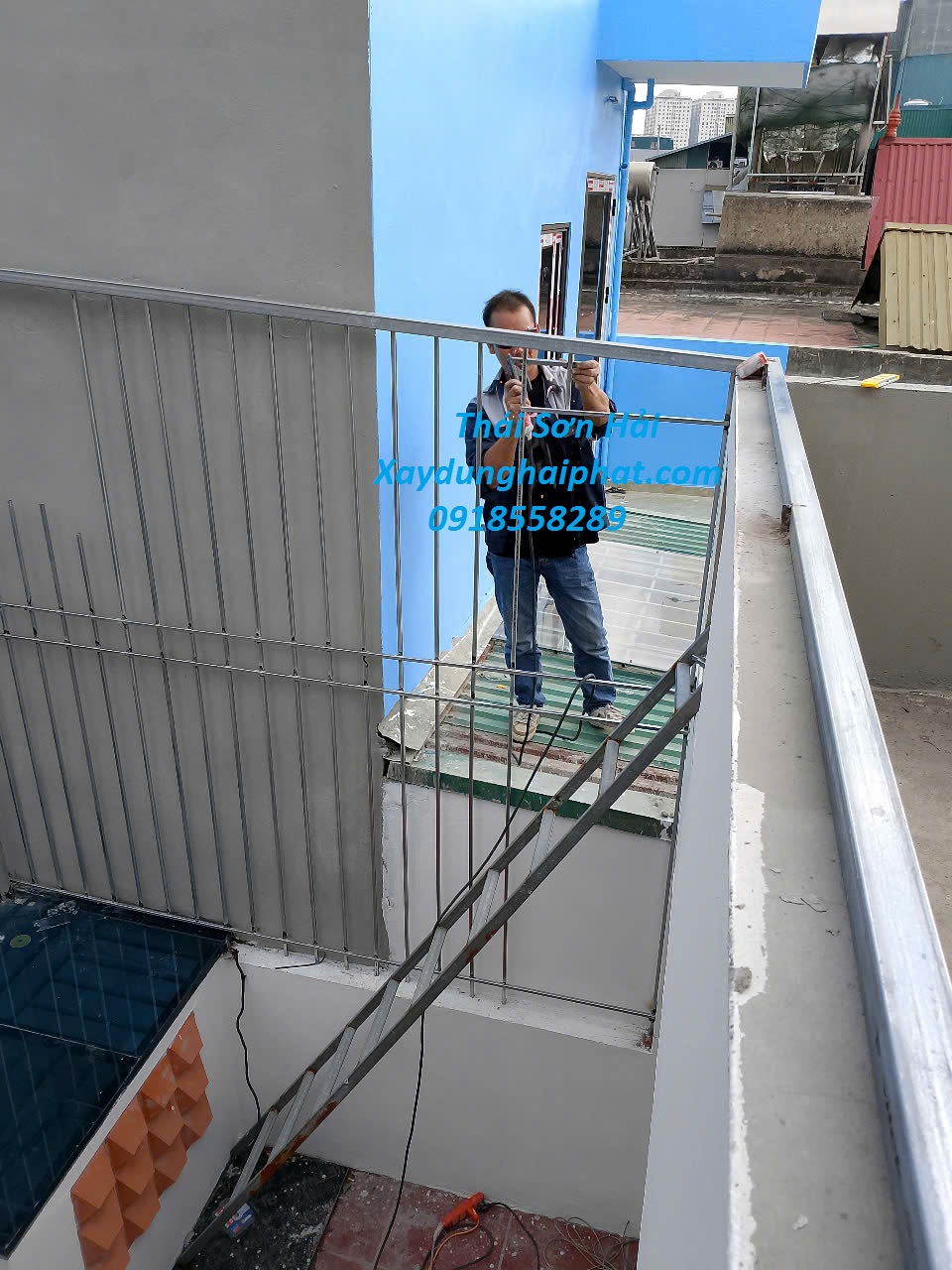 can-tim-tho-lam-khung-sat-chuong-cop-ban-cong-chat-luong-o-HN-2
