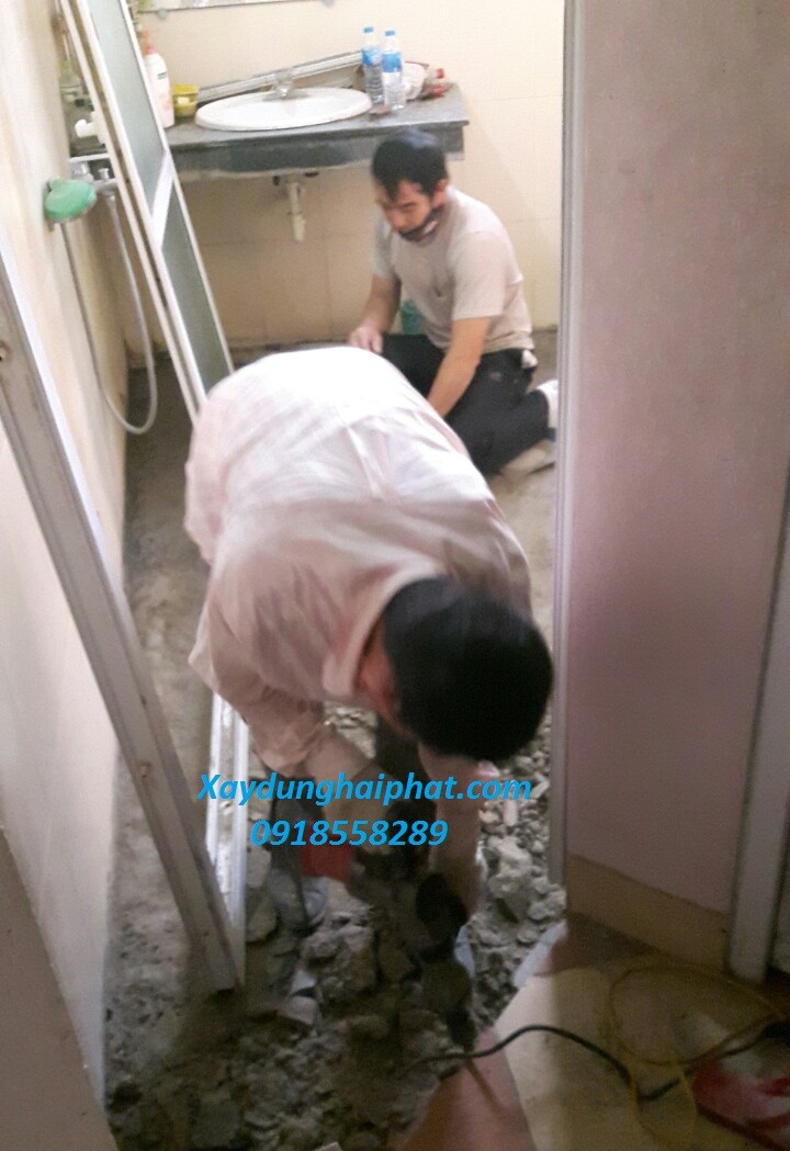 chong-tham-tuong-tran-san-toilet-chong-tham-nha-ve-sinh-tai-hoang-mai-1