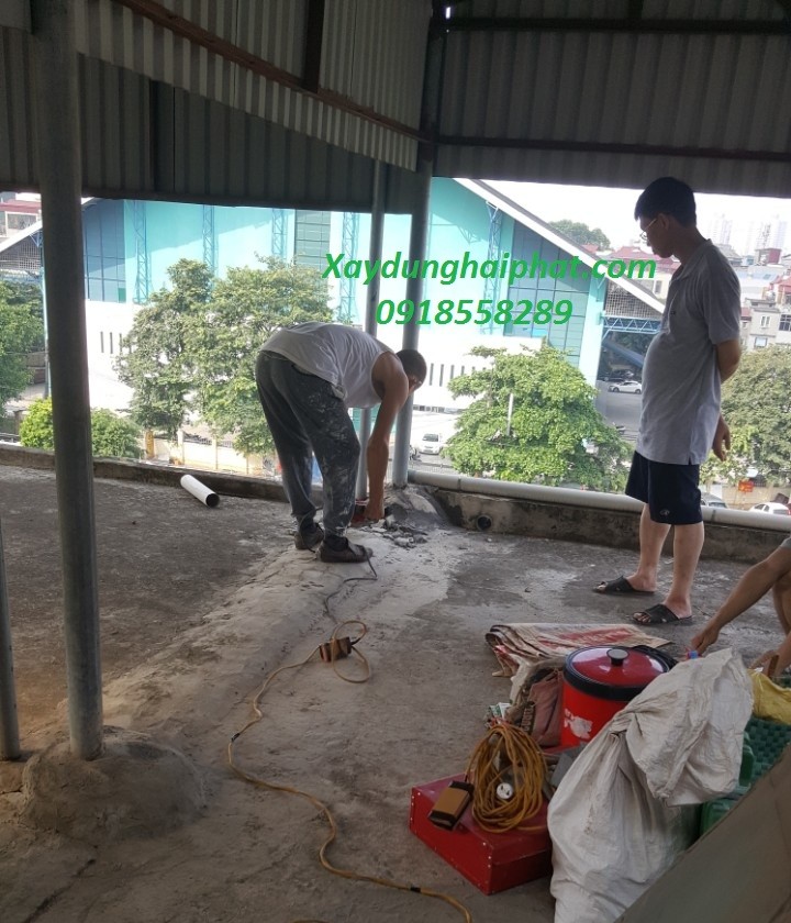 chong-tham-vet-nut-tren-san-mai-ban-cong-san-thuong-tai-ha-noi-3