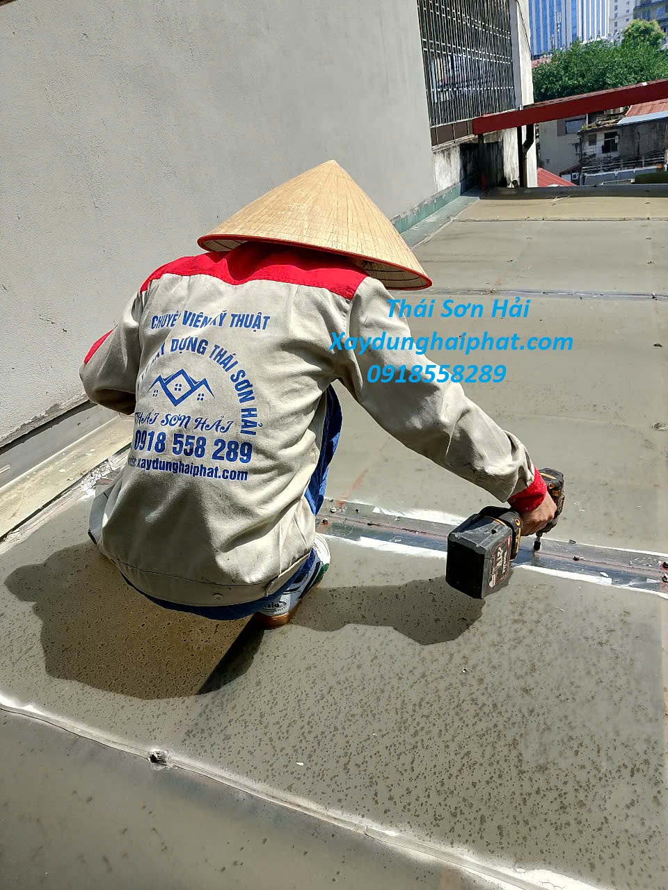 chuyen-gia-chong-tham-mai-ton-chong-tham-dot-mai-nha-Ha-Noi-1