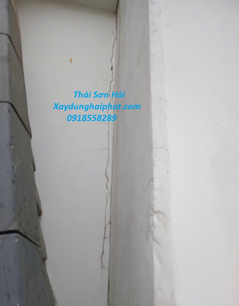 chuyen-gia-chong-tham-tuong-xu-ly-nut-co-tran-Ha-Noi-3