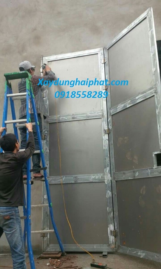 chuyen-lam-cua-sat-hang-rao-sat-tai-ha-noi-1