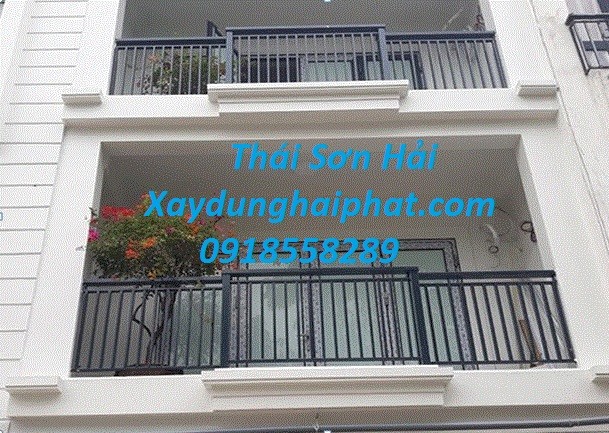 chuyen-nhan-lam-lan-can-sat-lam-chuong-cop-ban-cong-dep-o-ha-noi-3