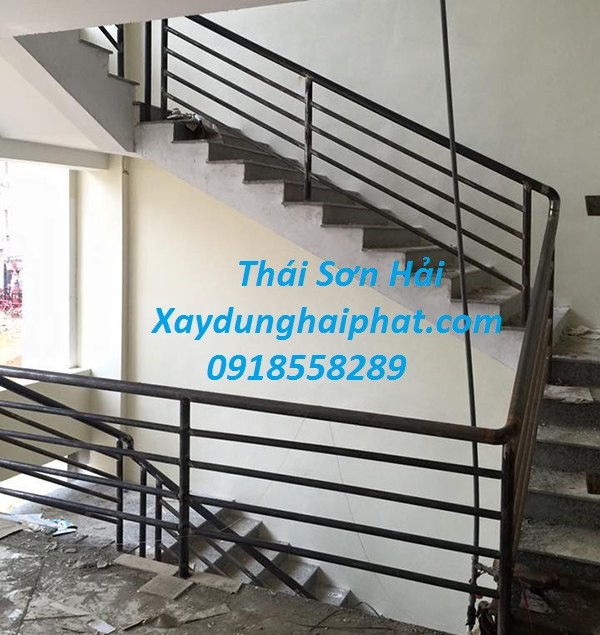 chuyen-nhan-lam-lan-can-sat-lam-chuong-cop-ban-cong-dep-o-ha-noi-4