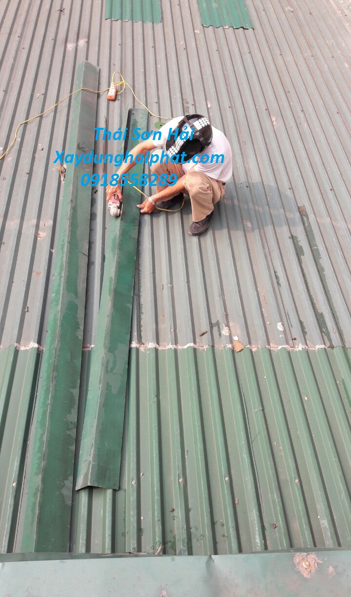 chuyen-sua-mai-ton-gia-re-chong-tham-dot-mai-ton-cu-bi-han-ri-o-HN-3