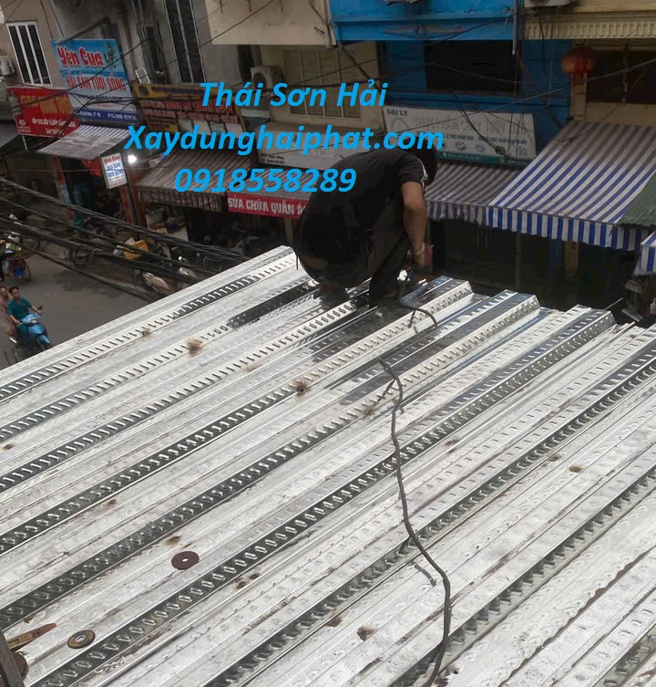 chuyen-sua-mai-ton-gia-re-chong-tham-dot-mai-ton-cu-bi-han-ri-o-HN-7