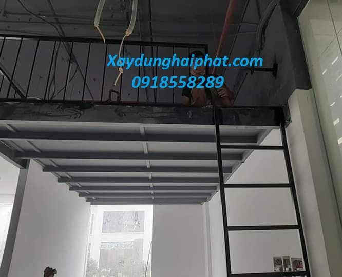 chuyen-thi-cong-san-sat-thi-cong-gac-xep-khung-sat-van-go-tai-hn-2