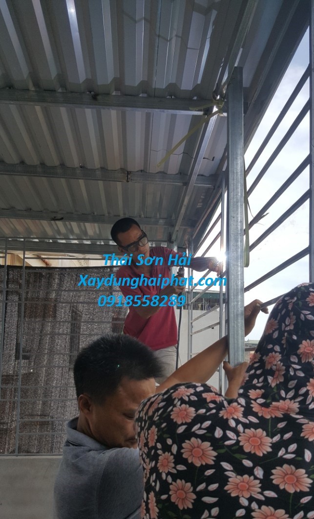 co-so-lam-chuong-cop-chuyen-thi-cong-khung-bao-ve-san-thuong-o-ha-noi-4