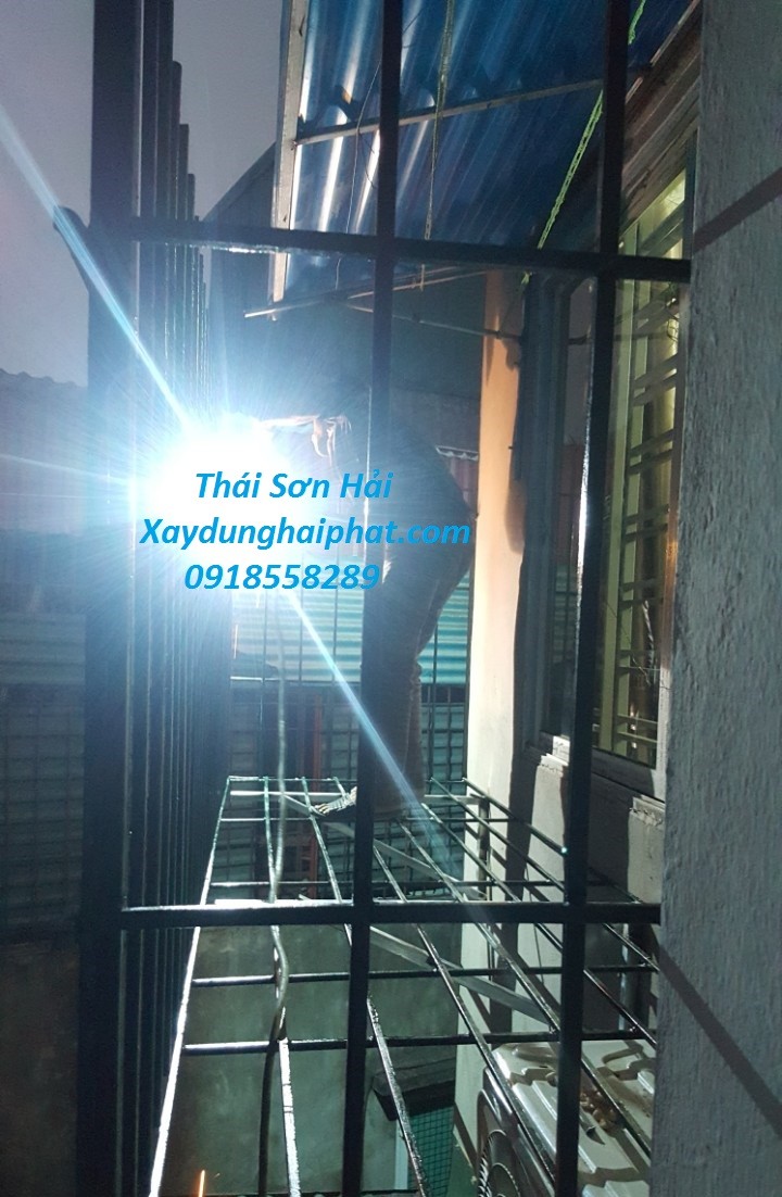 co-so-lam-chuong-cop-chuyen-thi-cong-khung-bao-ve-san-thuong-o-ha-noi-5