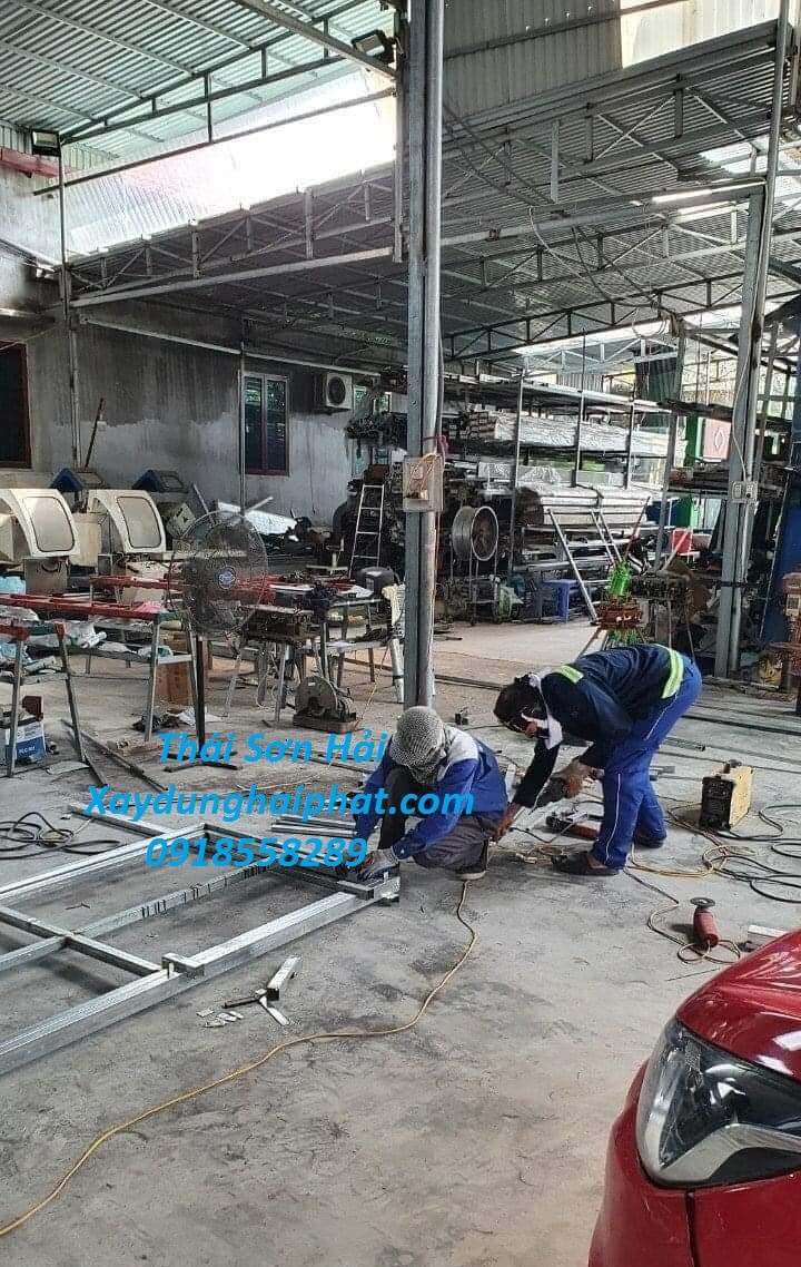 co-so-lam-cua-cong-sat-chuyen-nghiep-lam-cua-inox-tai-ha-noi-2