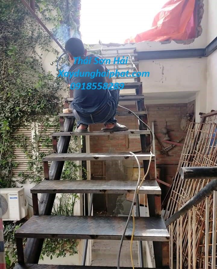 co-so-san-suat-gia-cong-cau-thang-sat-thi-cong-cau-thang-dep-o-hn-4