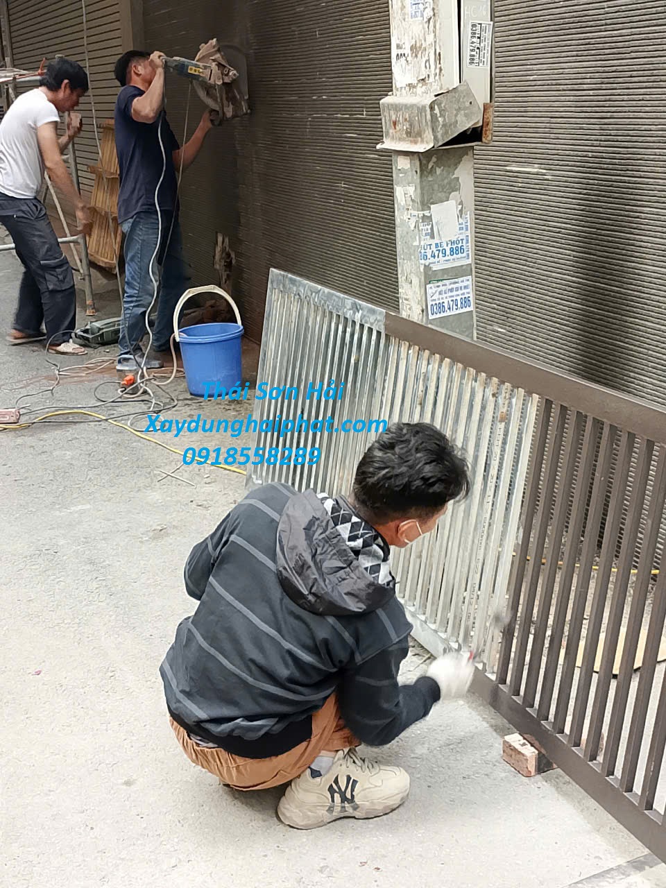 co-so-thi-cong-lam-cua-cong-sat-mai-ton-ben-dep-o-HN-1