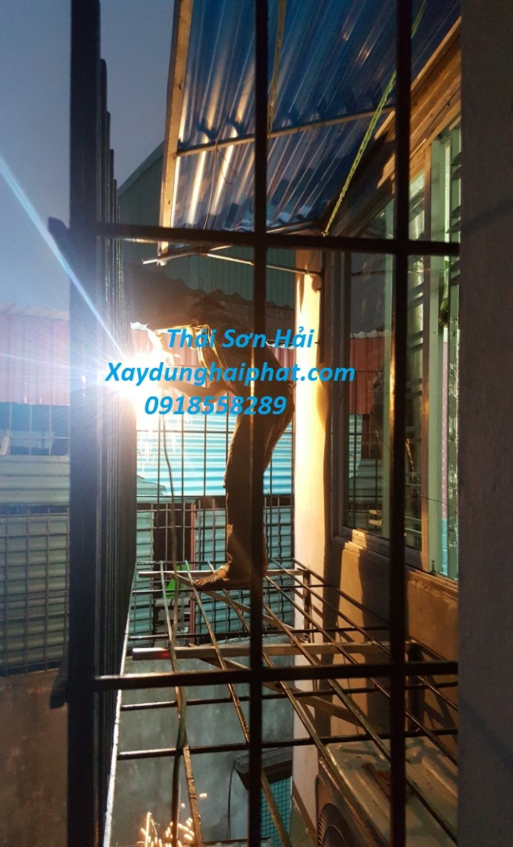 co-so-thi-cong-lam-khung-bao-ve-sat-lam-khung-bao-ve-san-thuong-o-hn-3