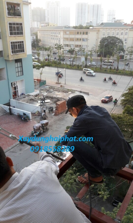 cong-ty-cai-tao-sua-chua-nha-tap-the-dua-ban-cong-tai-ha-noi-uy-tin-2