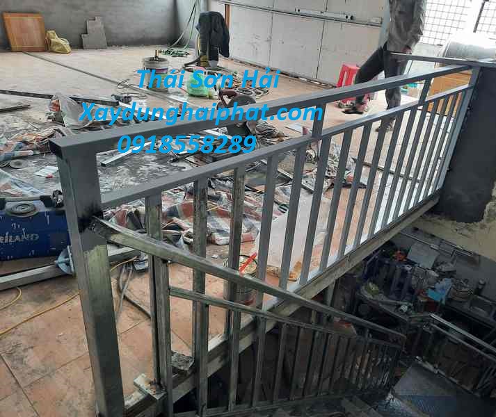 cong-ty-chuyen-lam-ve-gac-xep-gac-lung-bang-sat-gia-re-o-Ha-Noi-5