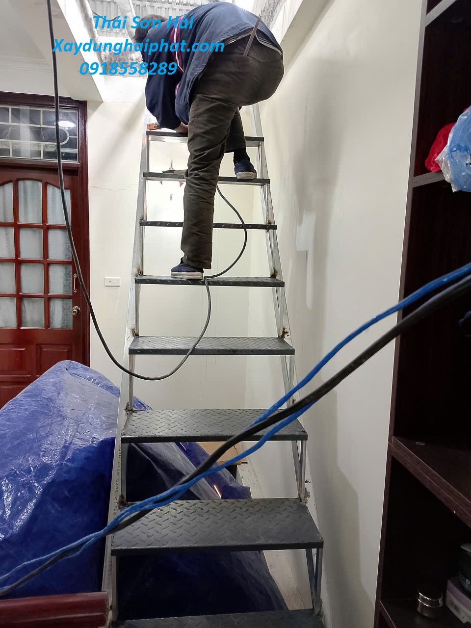 cong-ty-lam-cau-thang-sat-tron-goi-lam-cau-thang-sat-an-toan-cho-gia-dinh-o-HN-3