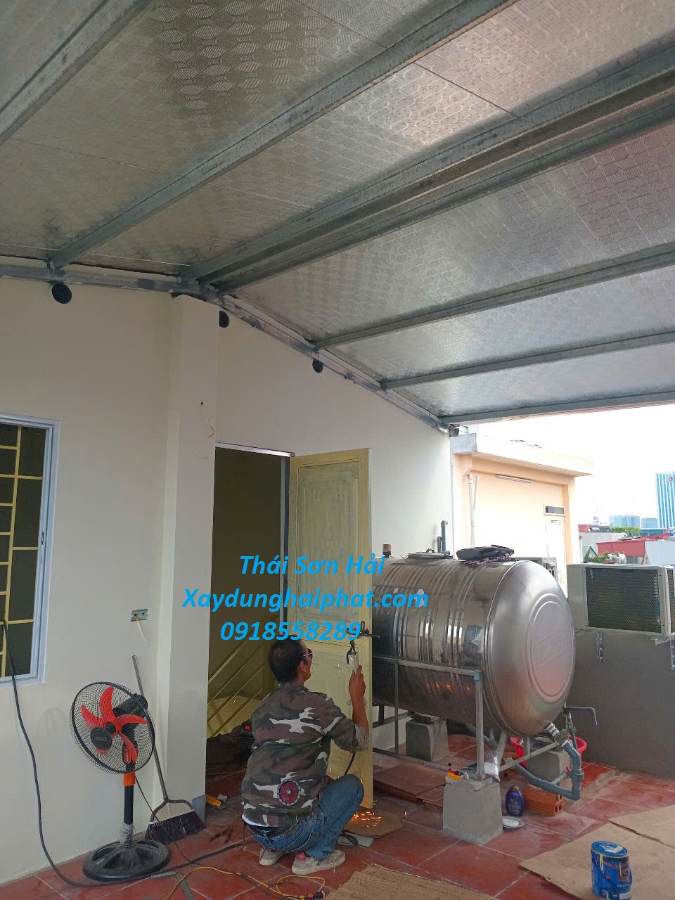 cong-ty-lam-cong-sat-chat-luong-lam-cua-cong-sat-dep-hien-dai-o-HN-4