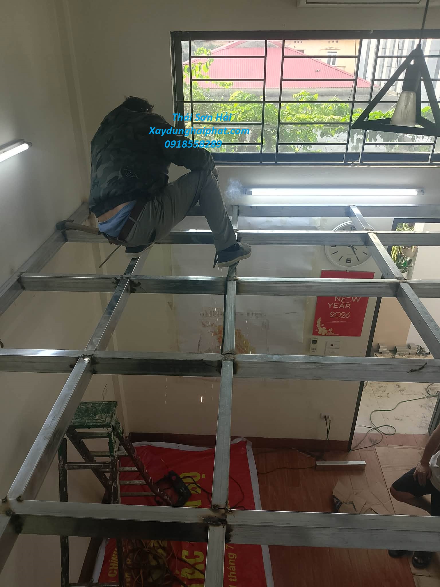 cong-ty-lam-gac-lung-uy-tin-cai-tao-gac-lung-bang-tam-cemboard-o-HN-3