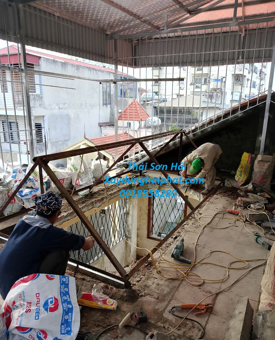 cong-ty-lam-khung-bao-ve-cua-so-chuong-cop-mai-ton-nha-pho-o-HN-1