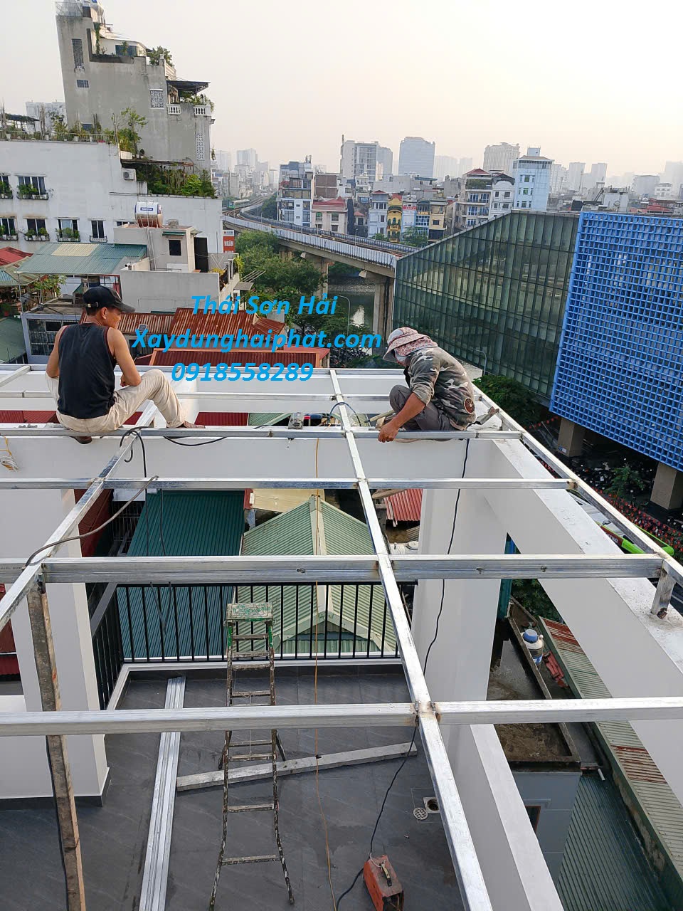 cong-ty-lam-mai-che-poly-nha-dan-lam-mai-lay-sang-tai-Cau-Giay-HN-1