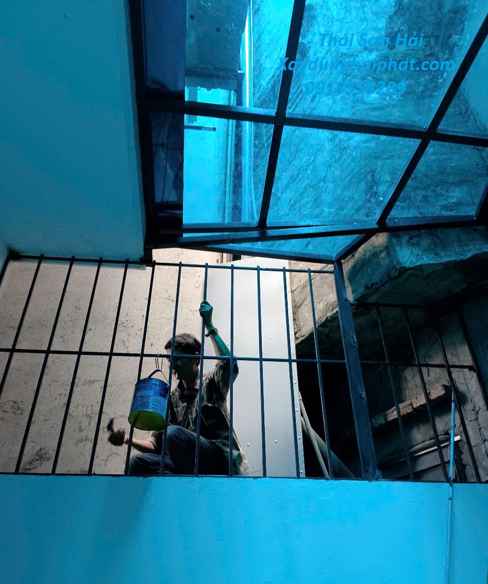 cong-ty-lam-mai-po-ly-uy-tin-lam-mai-che-nhua-trong-suot-o-HN-1