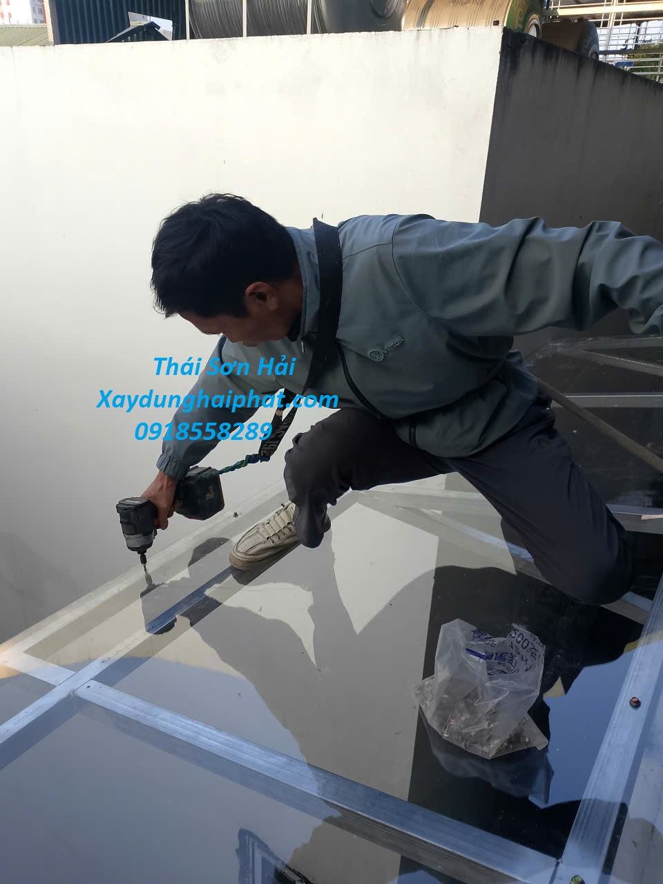 cong-ty-lam-mai-poly-nha-dan-lam-mai-che-poly-Ha-Noi-2