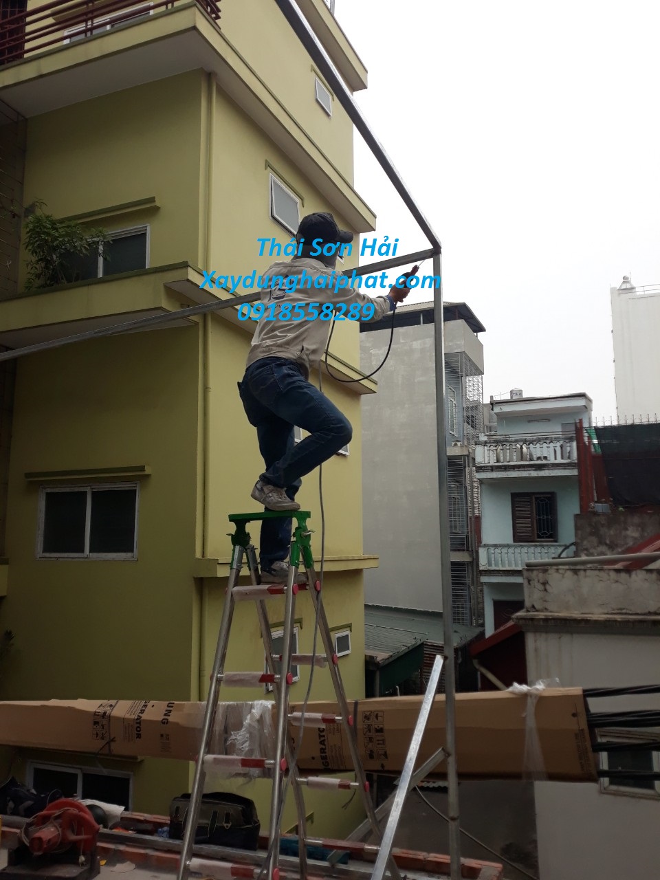cong-ty-lam-mai-ton-lam-khung-sat-mai-ton-san-thuong-o-HN-2