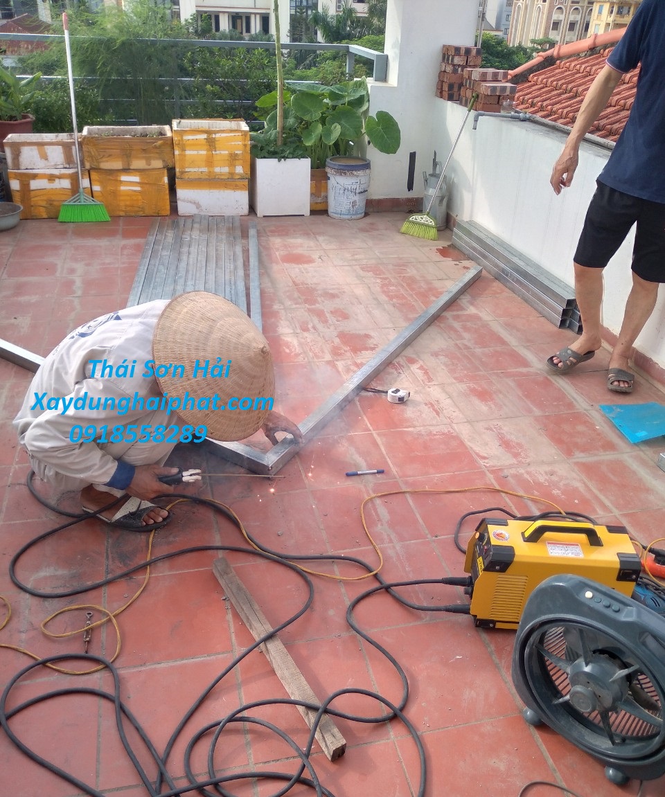 cong-ty-lam-mai-ton-lam-khung-sat-mai-ton-san-thuong-o-HN-3