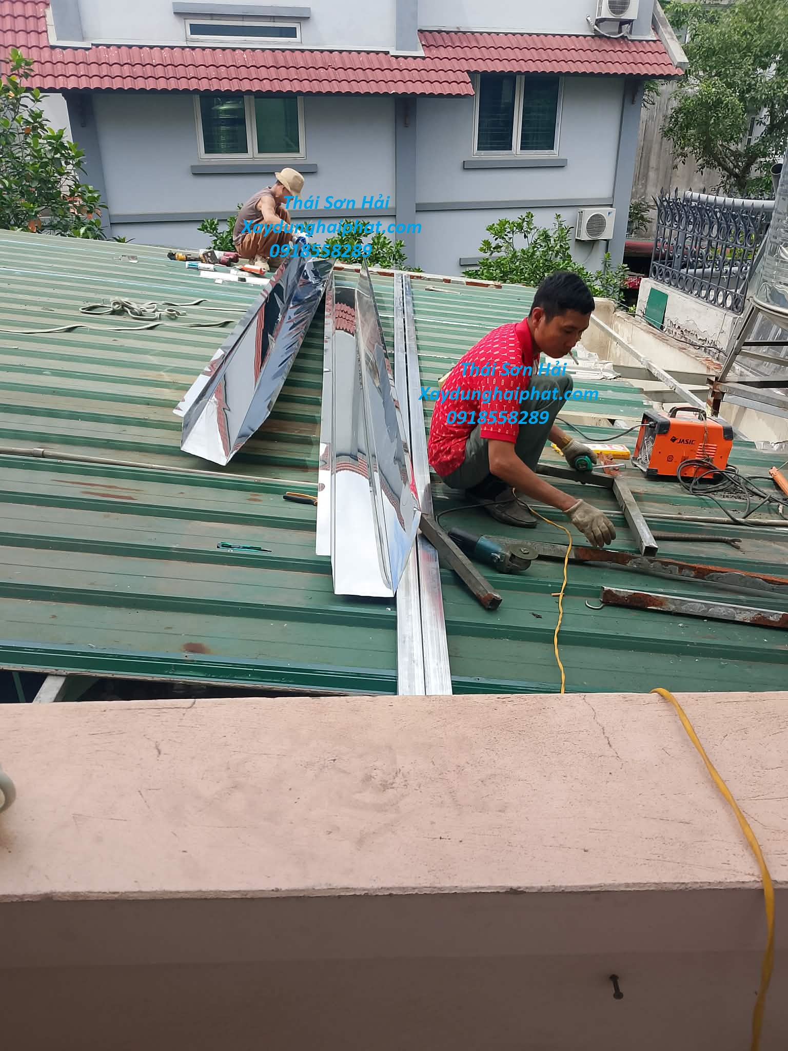 cong-ty-lam-mang-ton-inox-sua-chua-thay-mang-ton-hu-hong-o-HN-1
