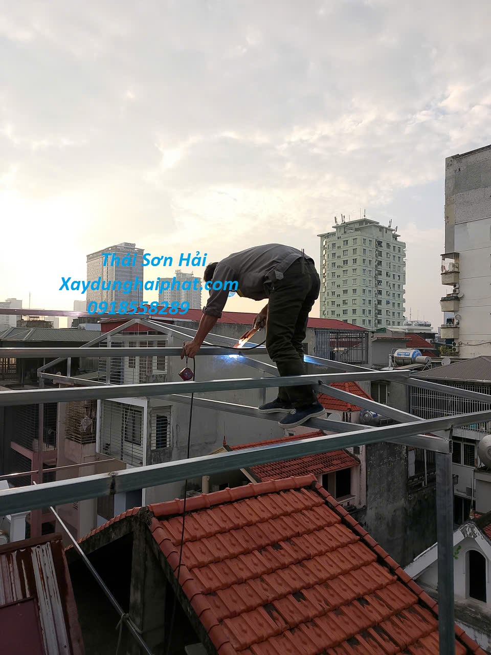 cong-ty-lap-dat-mai-ton-chuyen-nghiep-lap-dat-mai-ton-ben-dep-o-HN-3