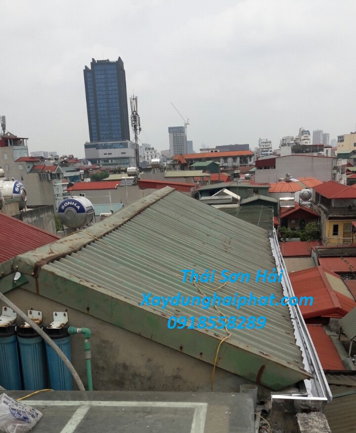 cong-ty-nhan-lam-mai-ton-thay-mang-nuoc-mai-ton-tai-nha-o-Ha-Noi-3