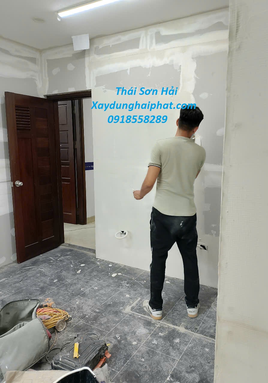 cong-ty-son-lai-nha-chong-tham-tuong-bi-nut-o-HN-2