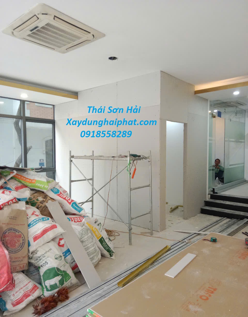 cong-ty-son-lai-nha-chong-tham-tuong-bi-nut-o-HN-3