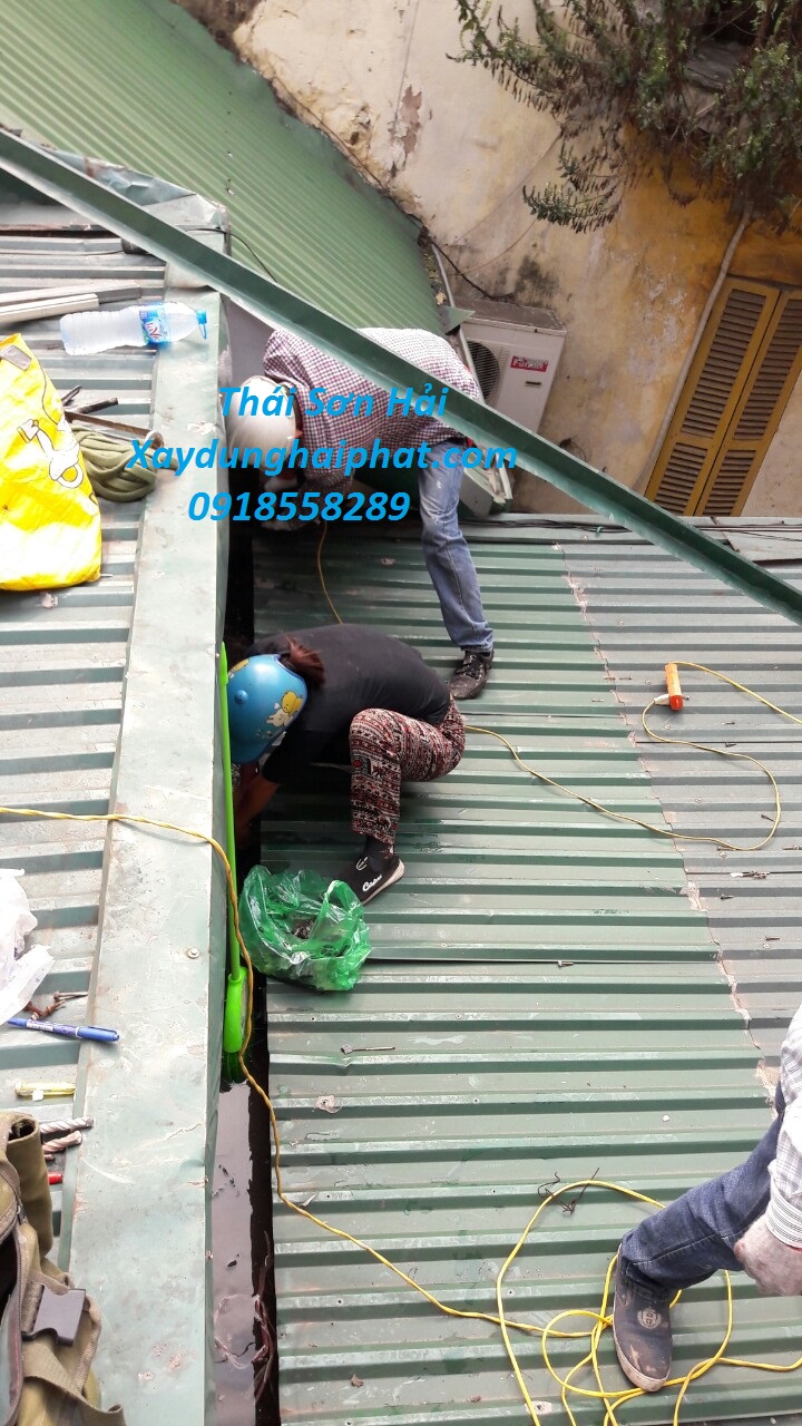 cong-ty-sua-mai-ton-nha-dan-cai-tao-mai-ton-cu-bi-dot-triet-de-10