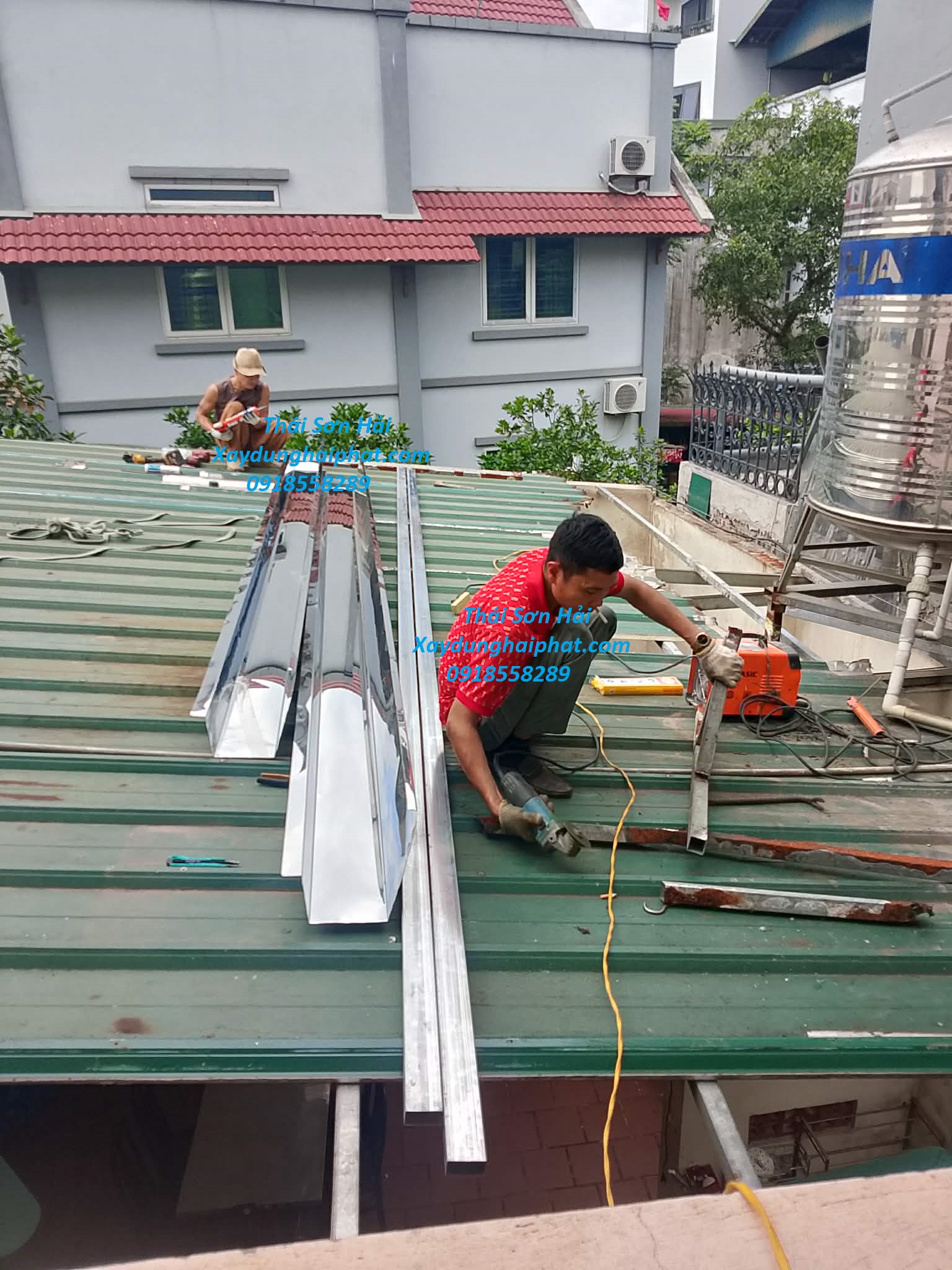 cong-ty-sua-mai-ton-nha-dan-cai-tao-mai-ton-cu-bi-dot-triet-de-2